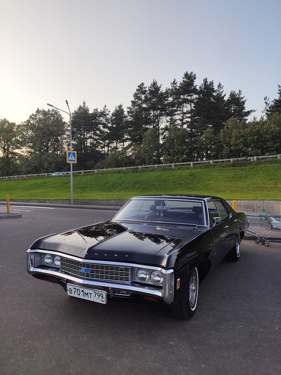 chevrolet impala prostornyy i udobnyy dlya poezdok